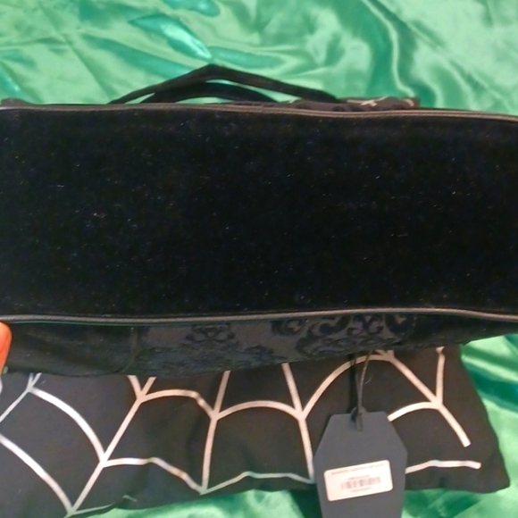 KILLSTAR BANSHEE HANDBAG HANDELS AND CROSSBODY STRAP VELVET STRAPS AND HANDEL - Picture 8 of 17